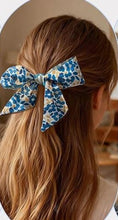 Load image into Gallery viewer, Blue Floral Twillie