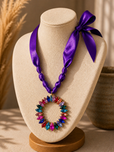 Load image into Gallery viewer, Round Rhinestone Twillie Necklace