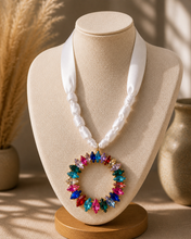 Load image into Gallery viewer, Round Rhinestone Twillie Necklace