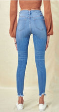 Load image into Gallery viewer, KanCan High Rise Medium Wash Skinny Jean