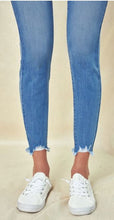 Load image into Gallery viewer, KanCan High Rise Medium Wash Skinny Jean