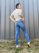 Load image into Gallery viewer, KanCan High Rise Medium Wash Skinny Jean
