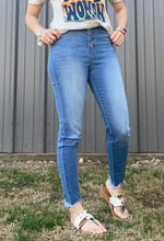 Load image into Gallery viewer, KanCan High Rise Medium Wash Skinny Jean